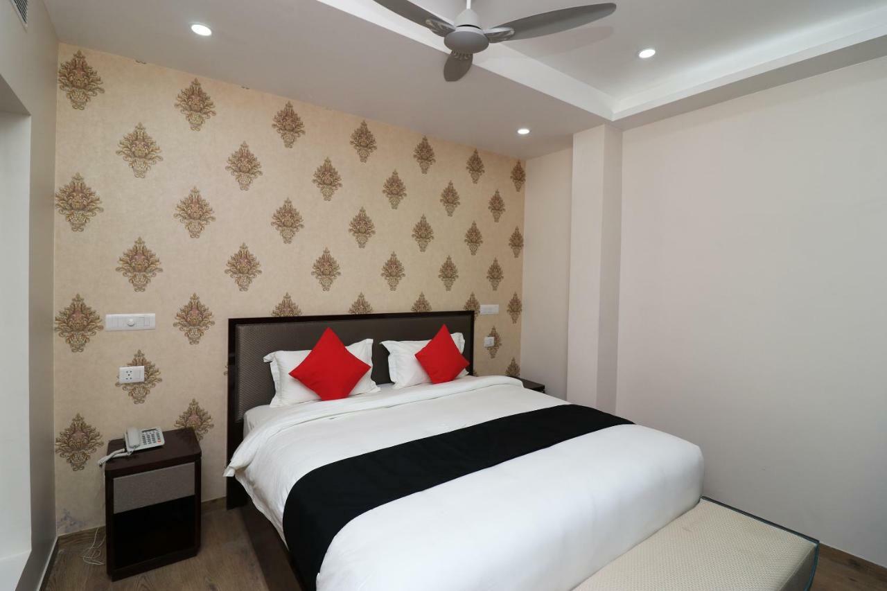 Capital O 37152 Naveen Continental Prayagraj Bagian luar foto