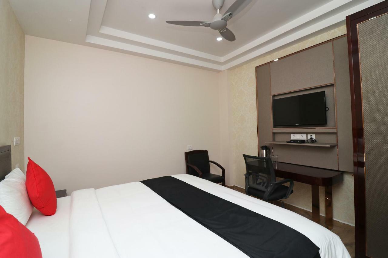 Capital O 37152 Naveen Continental Prayagraj Bagian luar foto