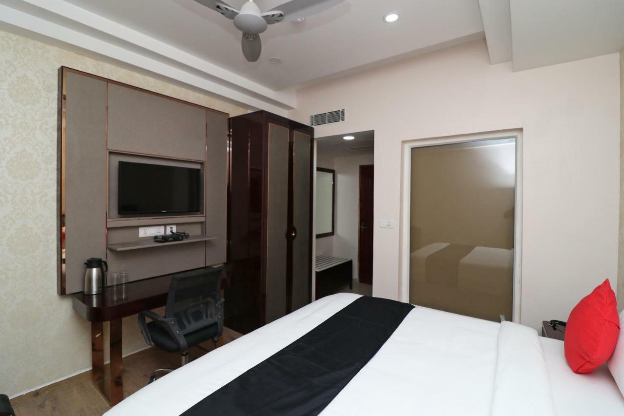 Capital O 37152 Naveen Continental Prayagraj Bagian luar foto