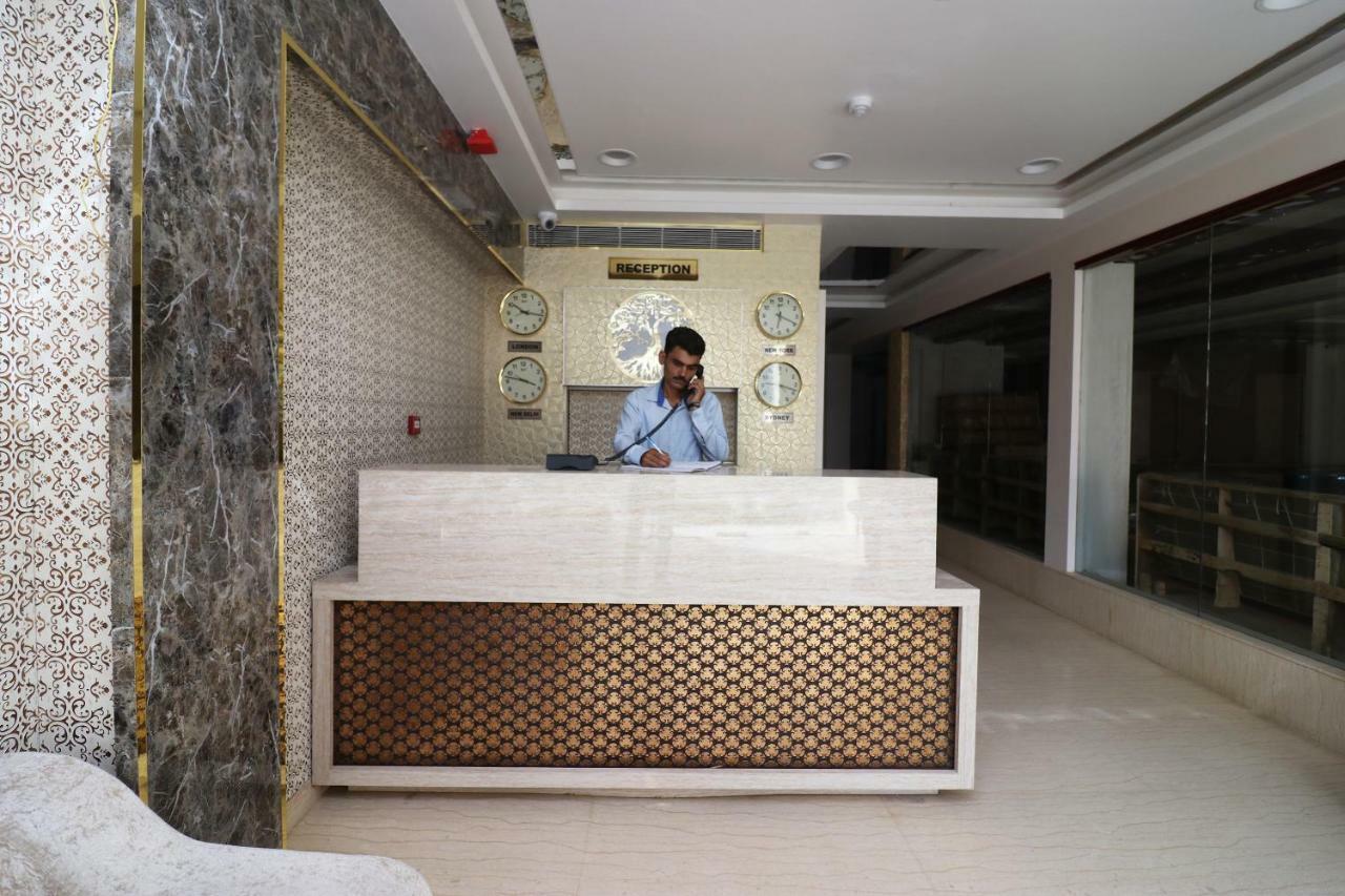 Capital O 37152 Naveen Continental Prayagraj Bagian luar foto
