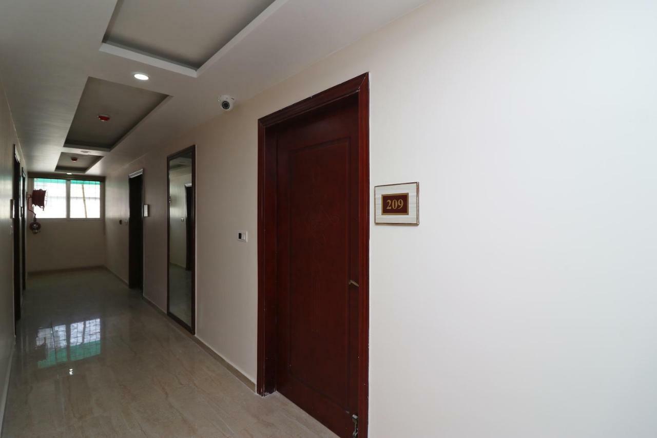 Capital O 37152 Naveen Continental Prayagraj Bagian luar foto